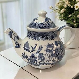 Churchill Blue Willow Ware Tea Pot Blue & White Made in England